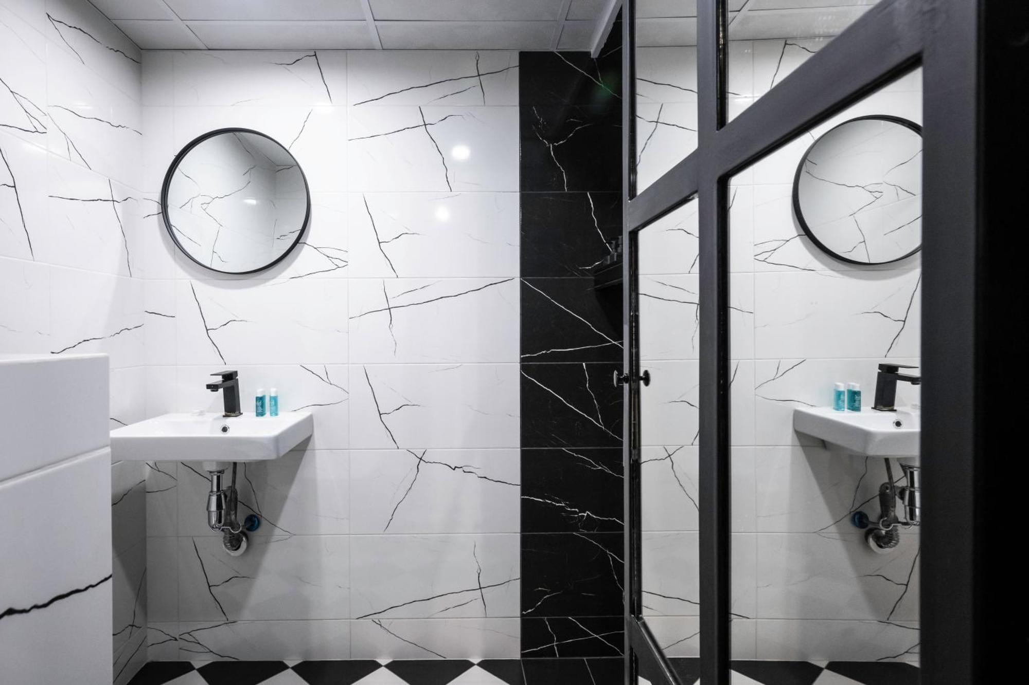Art-inspired Flat With Private Garage Appartamento Sofia