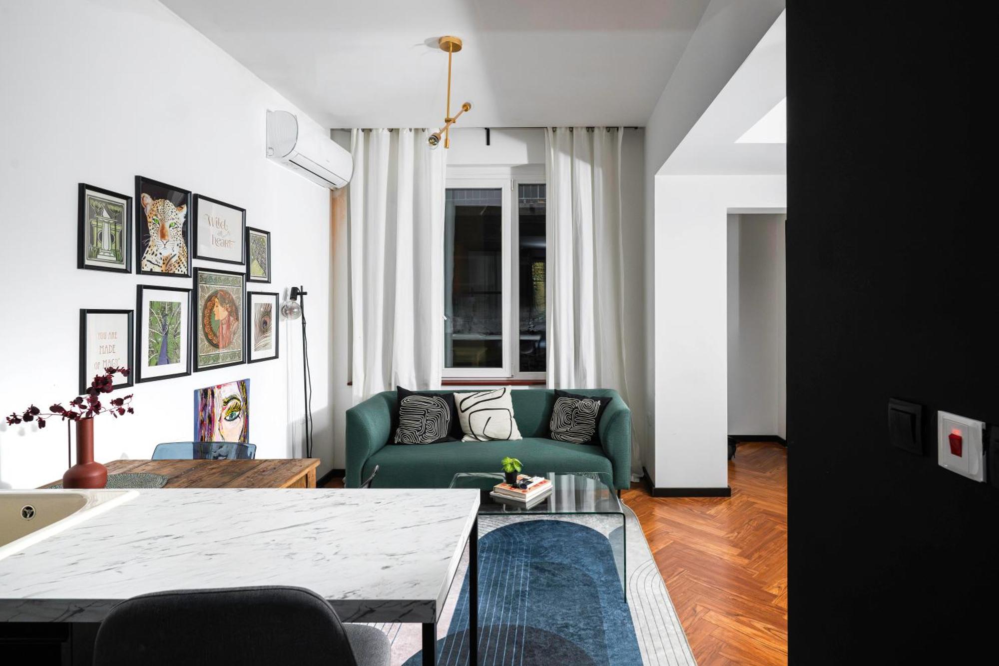 Art-inspired Flat With Private Garage