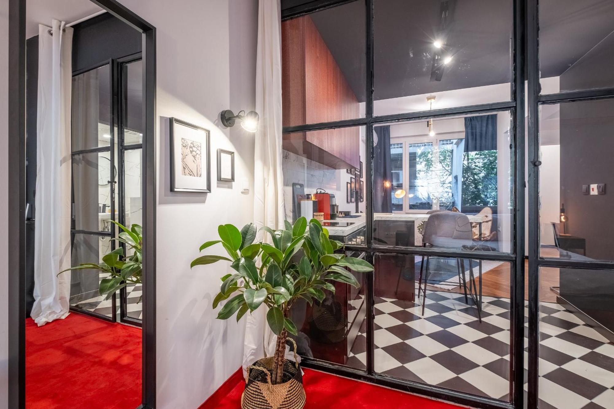 Apartment Art-inspired Flat With Private Garage *